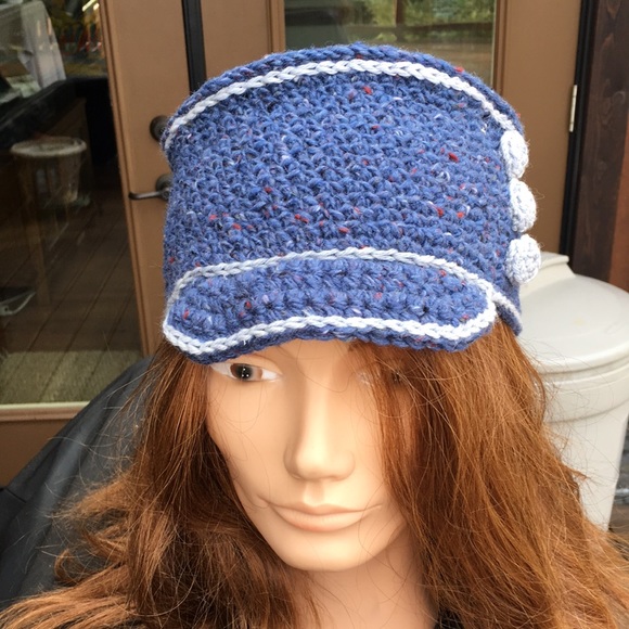 Hand Crocheted Hat/Toque - Picture 4 of 7